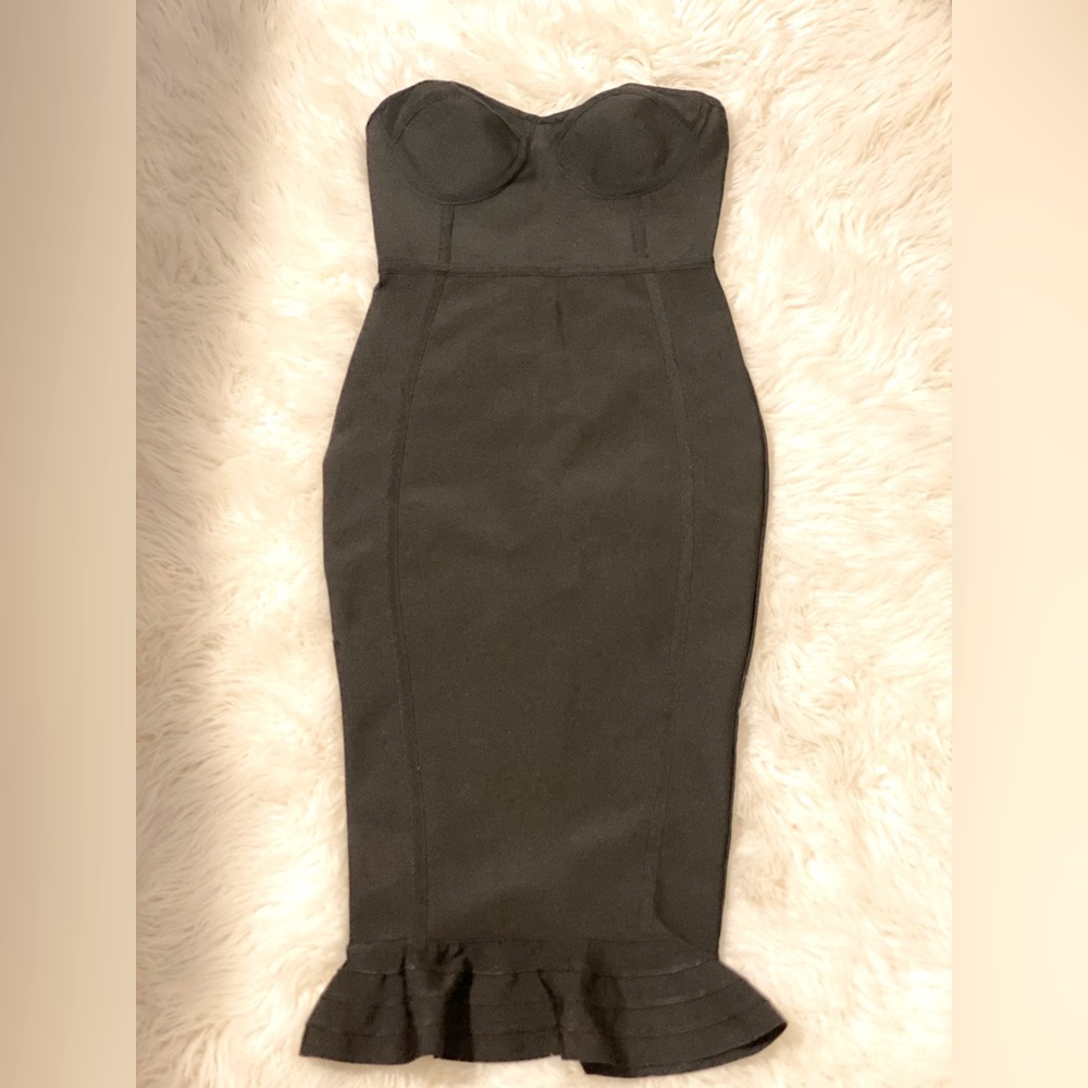 Beautiful strapless black dress - Picture 1 of 3